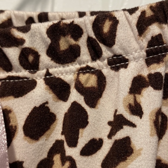 Pj pajama bottoms lounge pants animal print elastic waist very soft
C - Picture 4 of 5